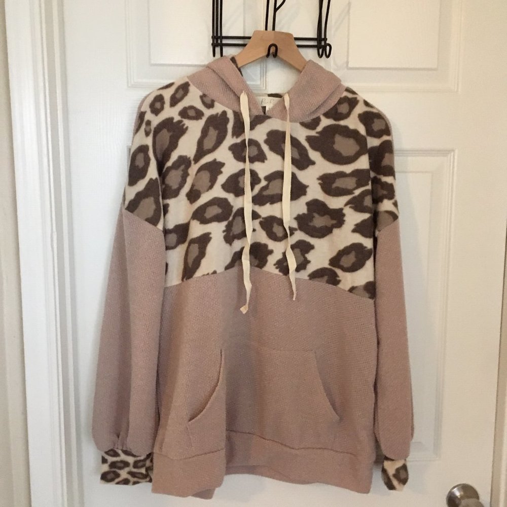 Leopard Print Hoodie - Picture 3 of 4